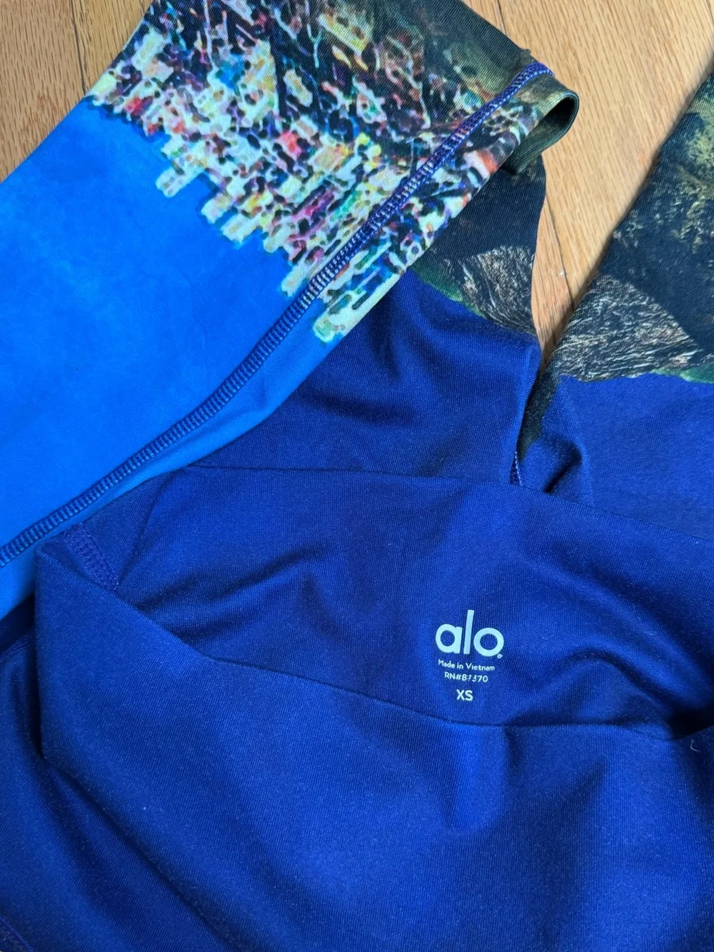 Alo Yoga High Waisted Dreamscape Printed Airbrush Leggings, size XS